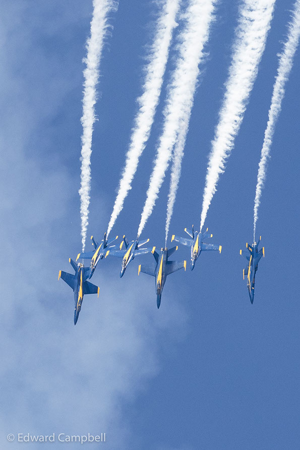 Blue Angels 1-6 begin the delta breakout at the U.S. Navy Blue Angels performance at the 2016 Cleveland National Air Show.