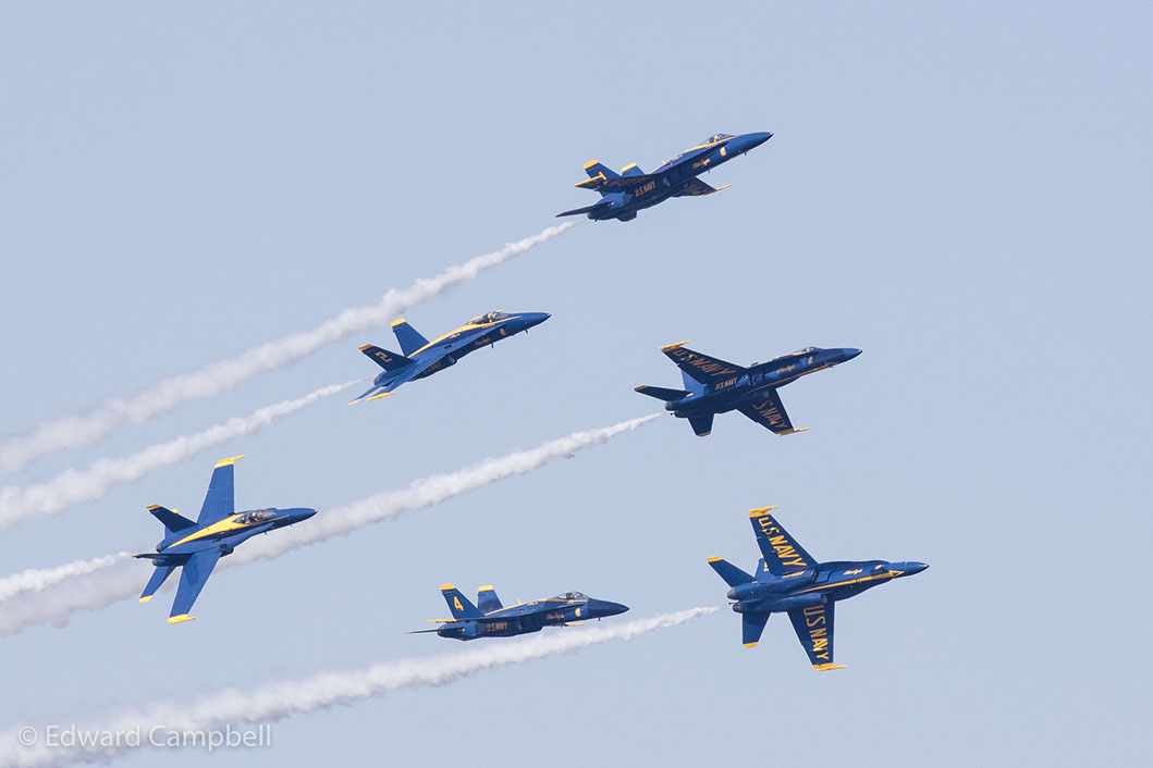 Blue Angels 1-6 perform the Delta Flat Pass Breakup at the US Navy Blue Angels performance at the 2016 Cleveland National Airshow