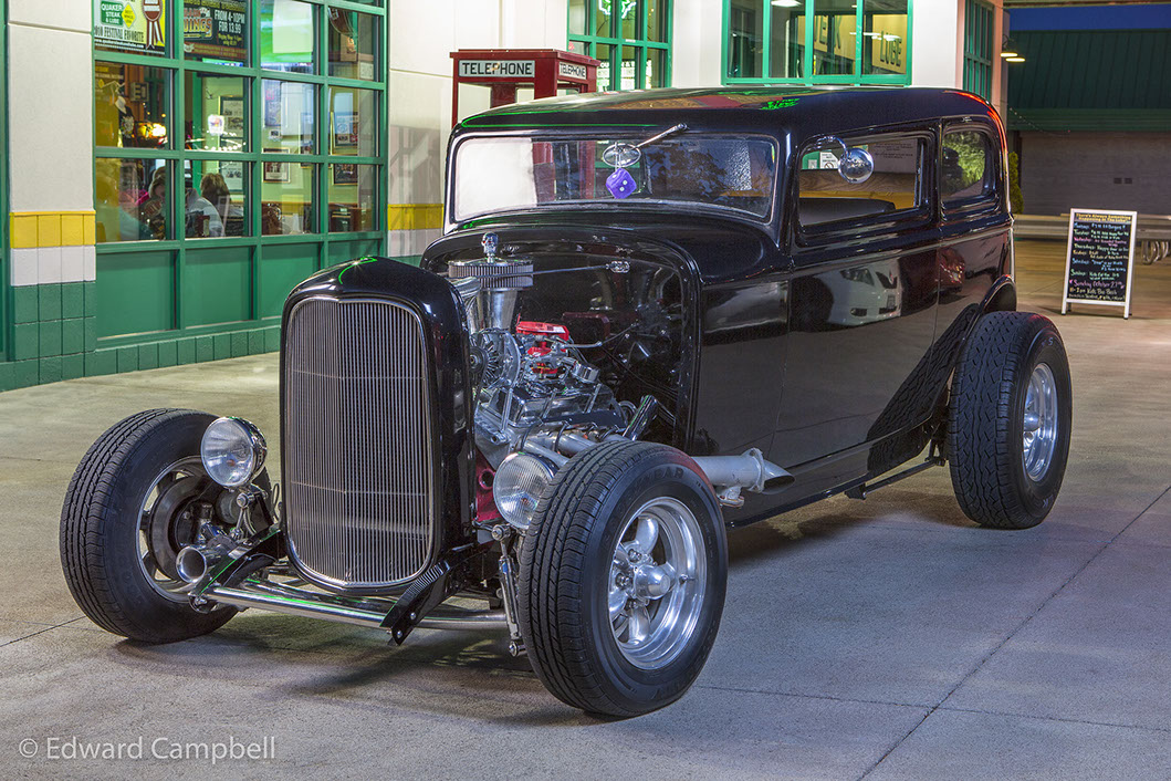 Hot Rod at Quaker Steak & Lube